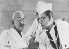 https://i0.wp.com/upload.wikimedia.org/wikipedia/commons/d/da/Bose_Gandhi_1938.jpg